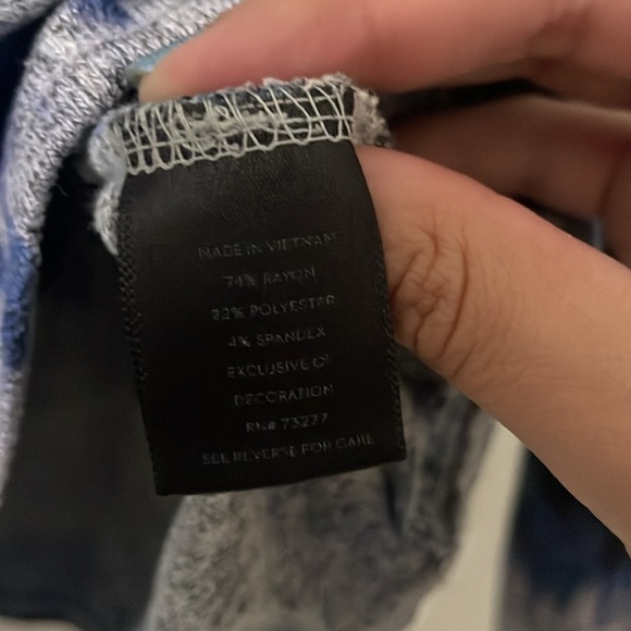 Simply Vera Wang Ruffle Top Gray Blue Print Size S - Picture 5 of 6